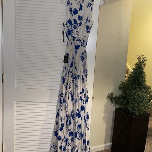 NWT women’s lulus Lindsie Blue and White Floral Print
Pleated Wrap Maxi Dress - Picture 12 of 16